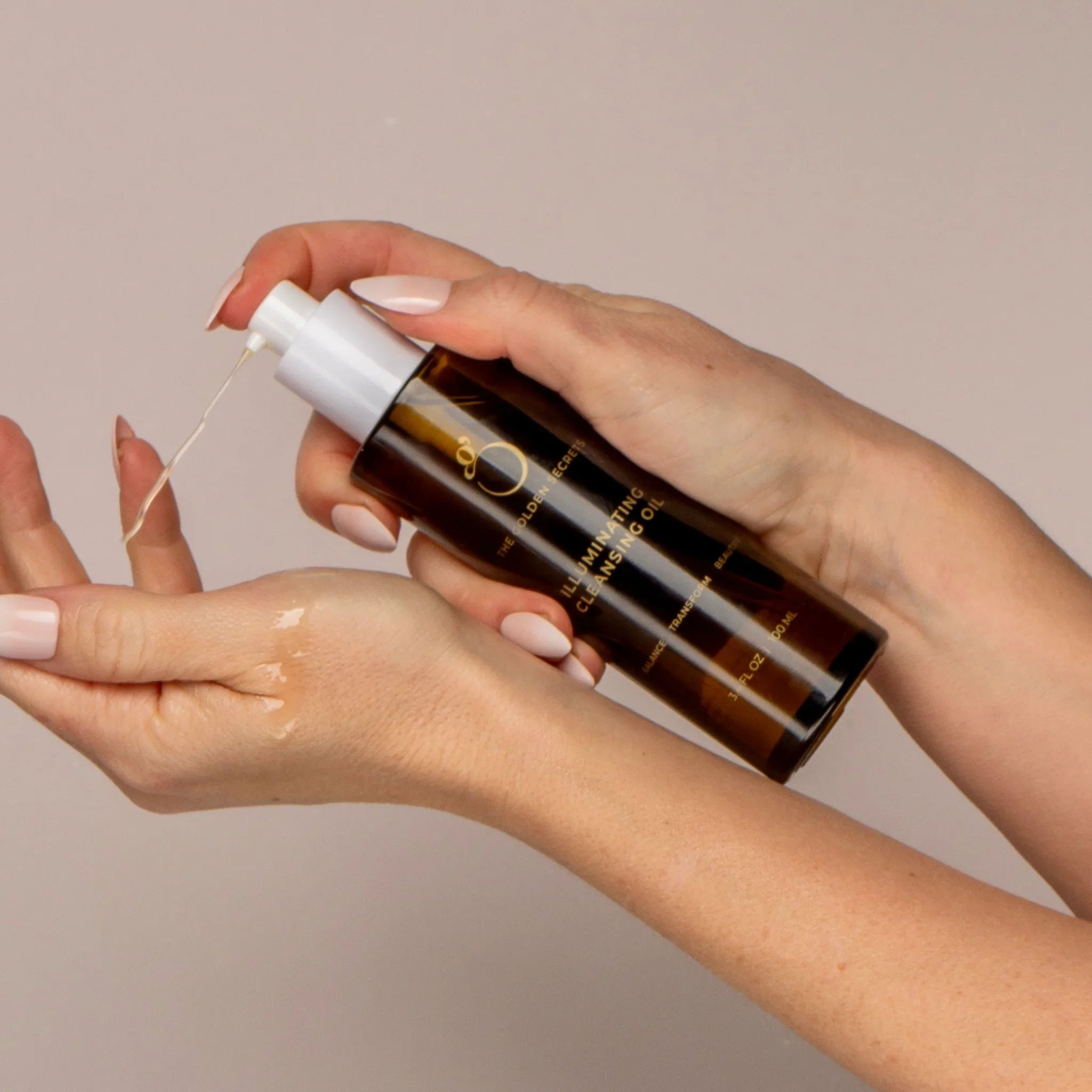 Illuminating Cleansing Oil - Image 3