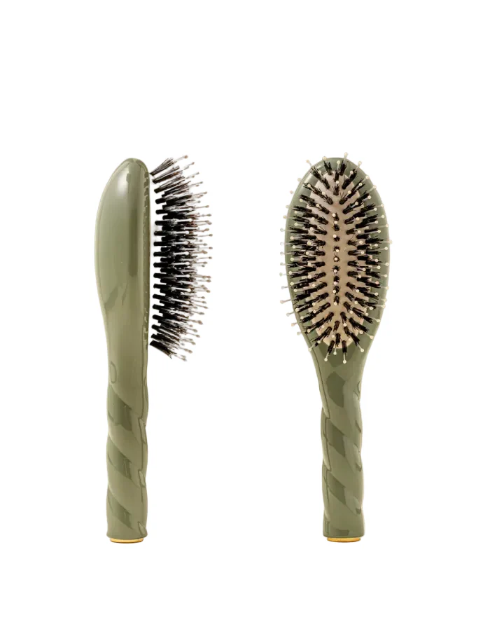 N.03 The Small For Sensitive Scalp HairBrush ALMOND GREEN