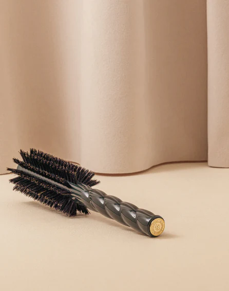N.05 The Round Blowout HairBrush Volume & Style EMERALD GREEN - Image 2